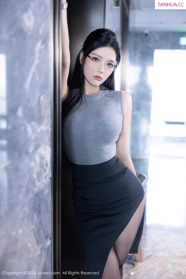 小娜比  [XiuRen]高清写真图 2024.09.24 No.9203 娜比 黑丝美腿第6张图片